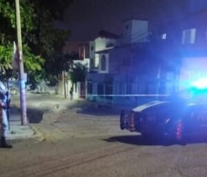 Policías en operativo.