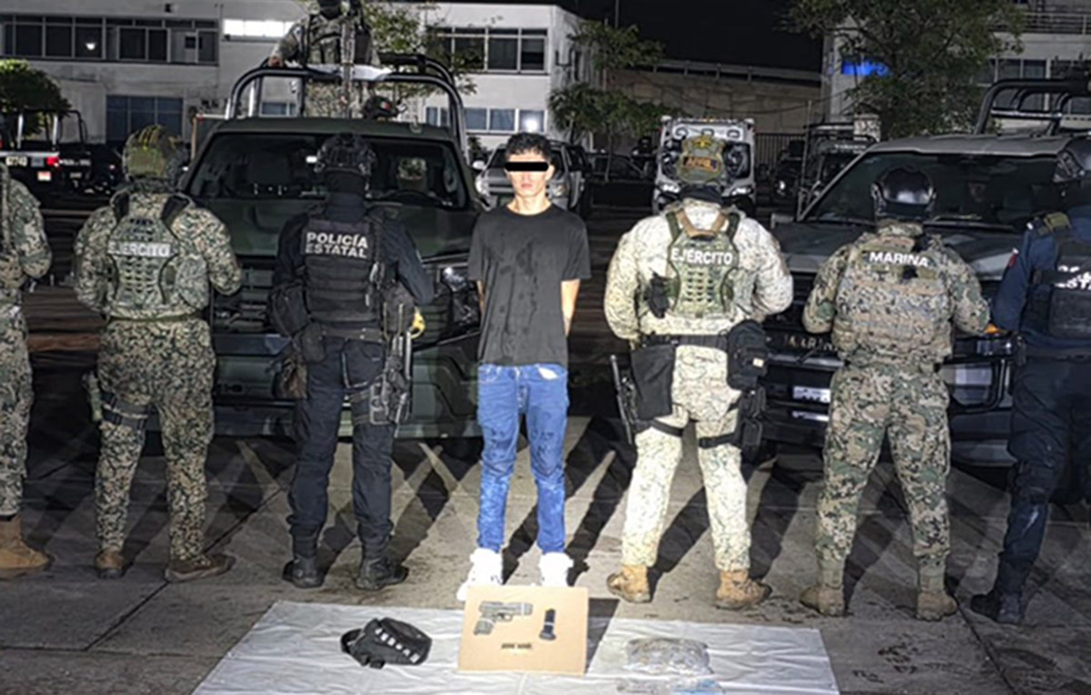 <alt img="Detienen-A-Hombre-En-Cunduacán" / "Detienen-A-Hombre-En-Cunduacán" >