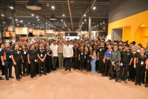 Javier-May-Y-Personal-De-Chedraui