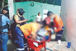 Mujer-Baleada-En-González-Es-Atendida-Por-Paramédicos